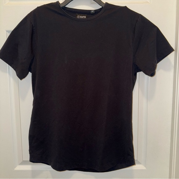Cuts Clothing Men’s T-Shirt L Black Curve Hem Crewneck Short Sleeve Casual - Picture 4 of 5